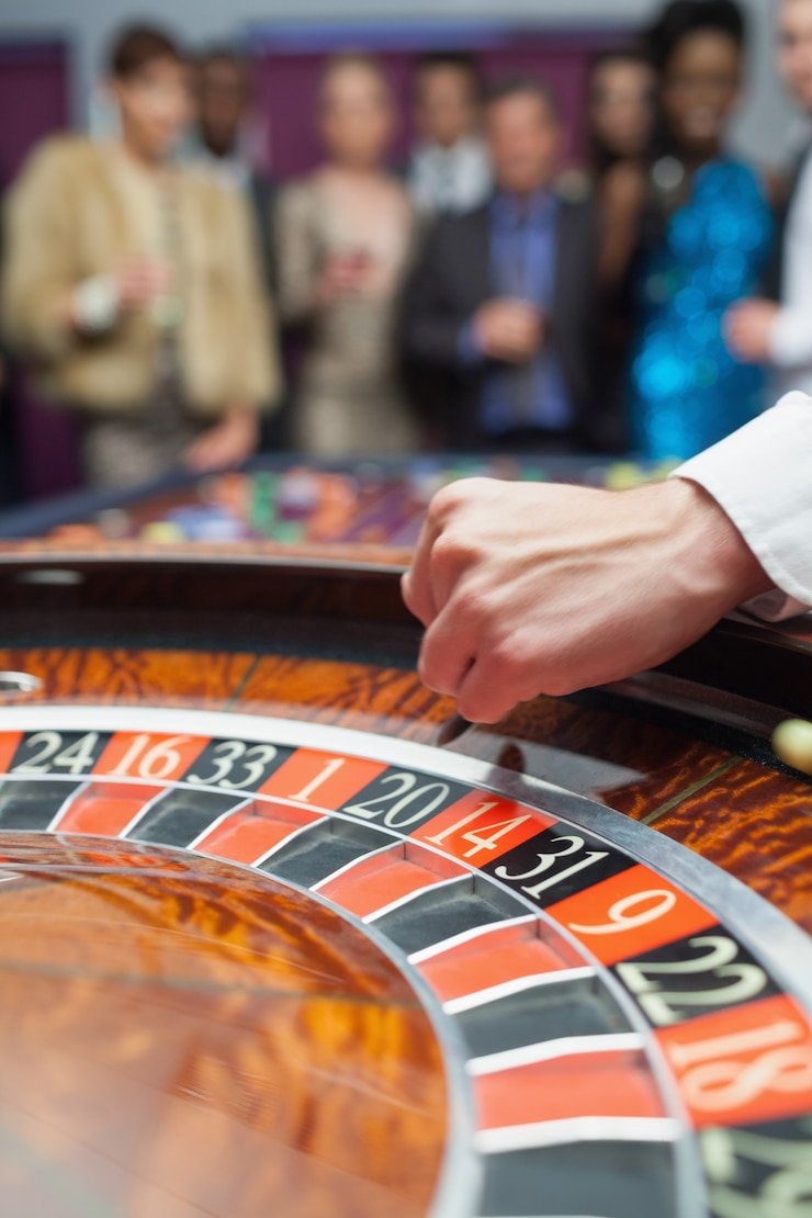 Tampilan meja blackjack live di platform warga qq dengan dealer profesional