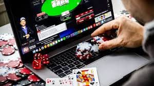 Proses klaim bonus harian di warga qq dengan tombol dan notifikasi konfirmasi